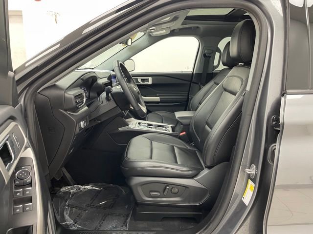 Used 2022 Ford Explorer XLT w/ Equipment Group 202A image 10