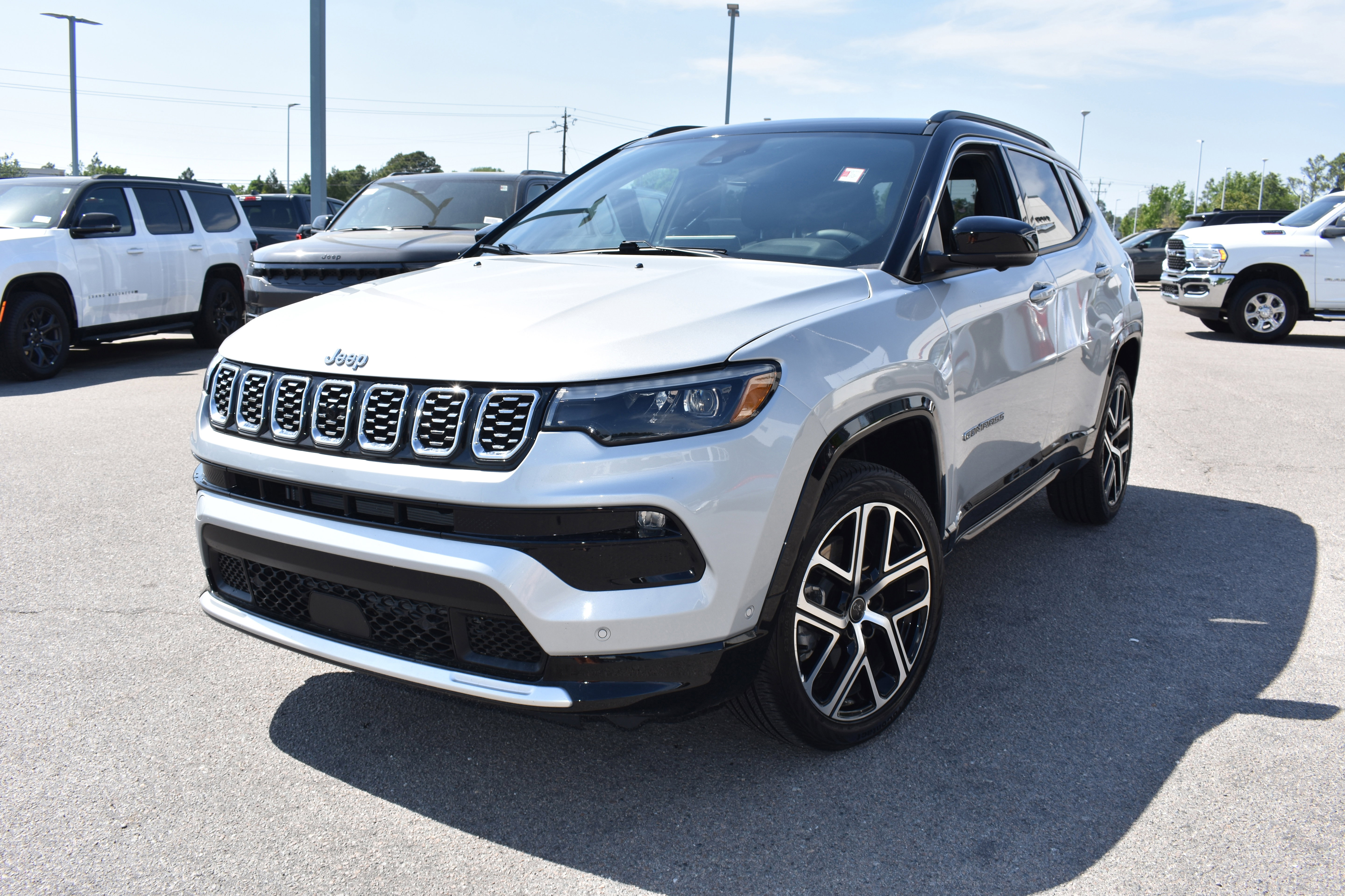 Used 2025 Jeep Compass Limited w/ Elite Group image 5