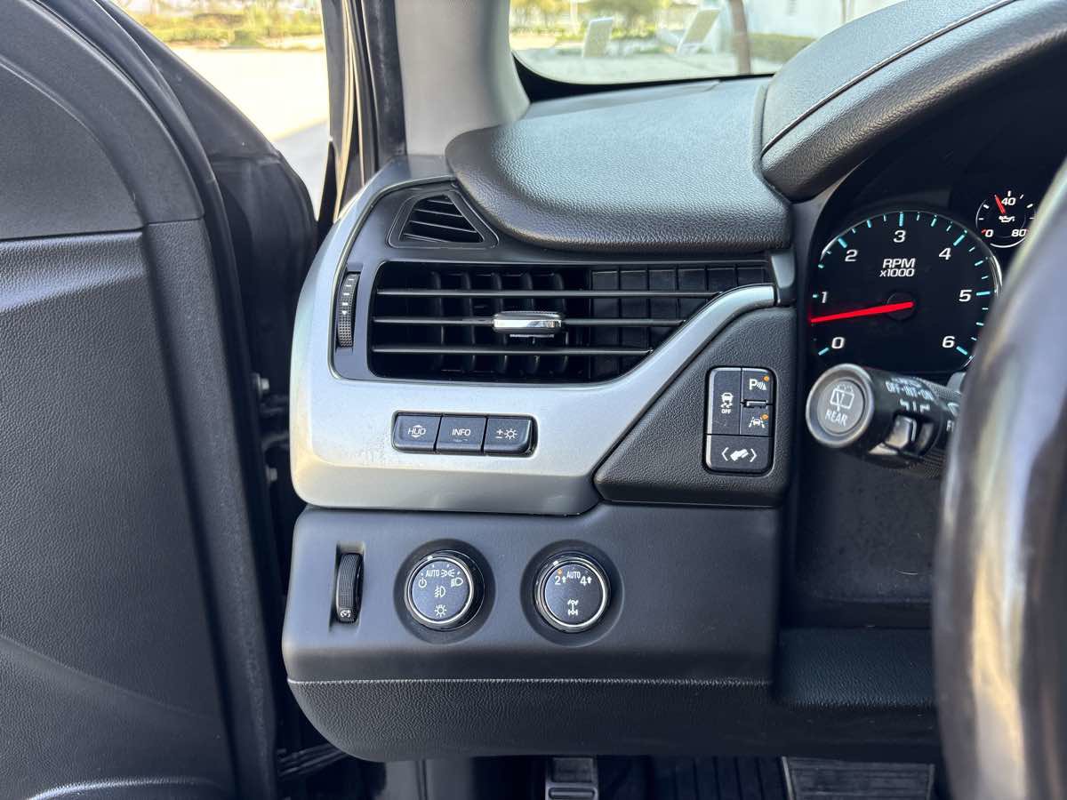 Used 2018 Chevrolet Suburban Premier AWD/4WD image 27