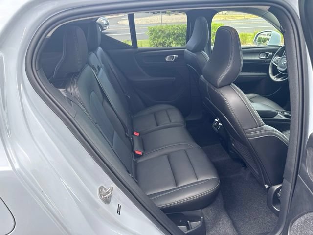 Certified 2025 Volvo XC40 B5 Core AWD/4WD image 11