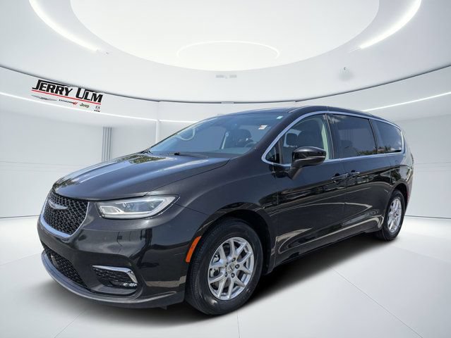 Used 2023 Chrysler Pacifica Touring-L FWD image 7