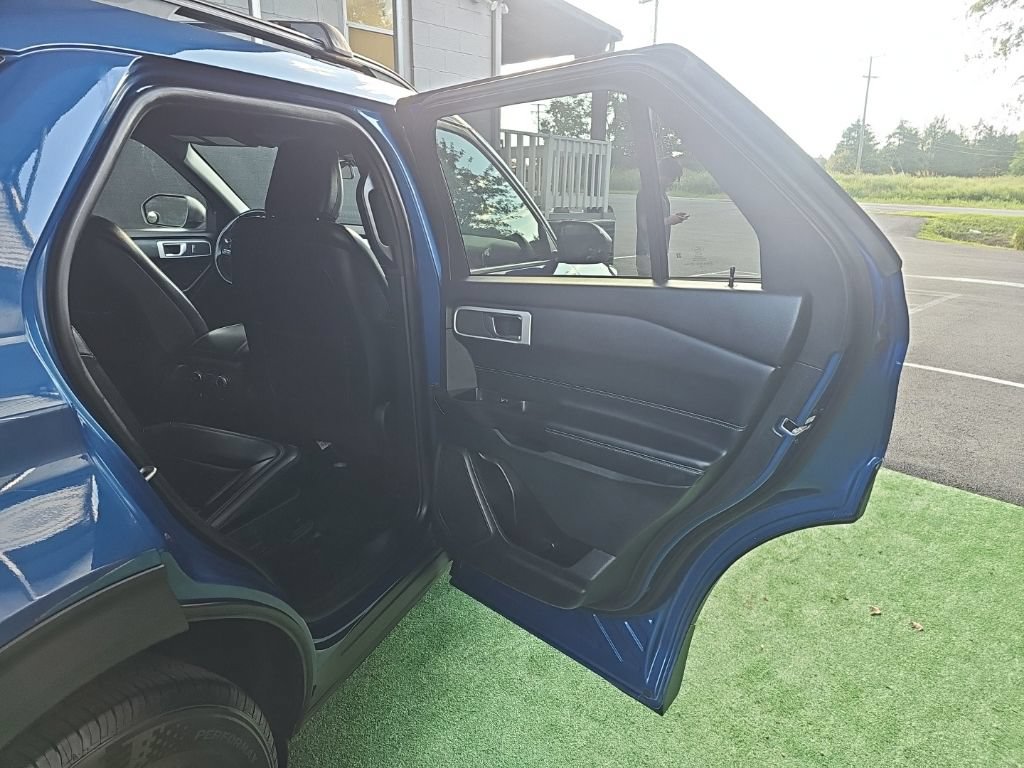 Used 2020 Ford Explorer XLT w/ Equipment Group 202A AWD/4WD image 38