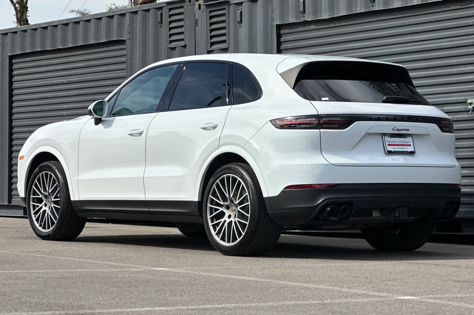 Used 2023 Porsche Cayenne Platinum Edition image 3