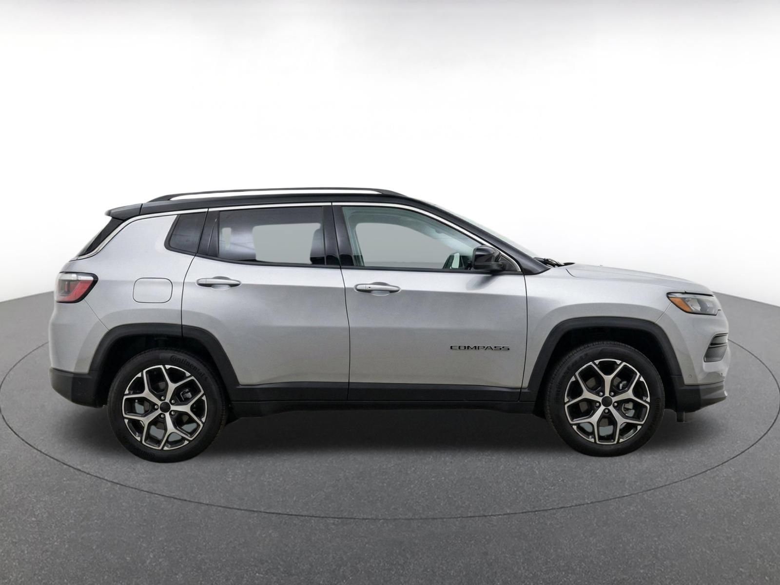 Used 2025 Jeep Compass Limited AWD/4WD image 9