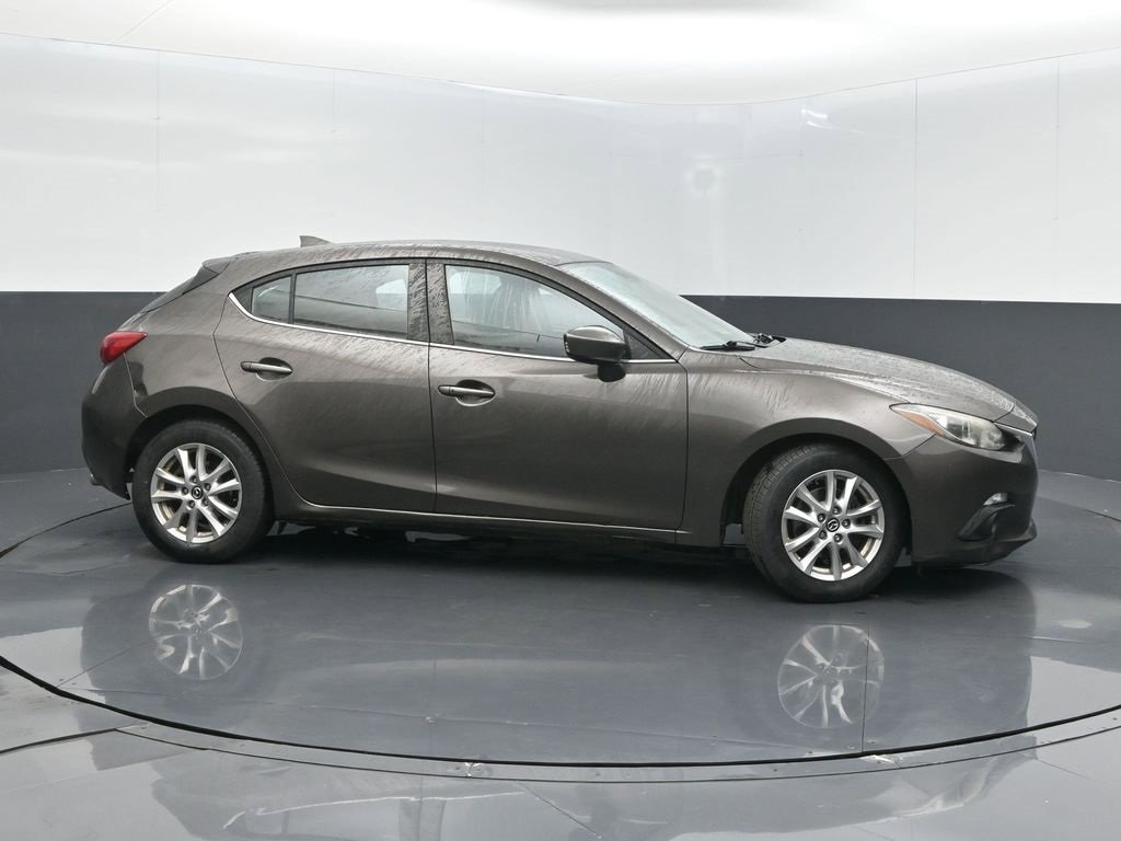 Used 2016 MAZDA MAZDA3 i Touring w/ Popular Equipment Package image 8