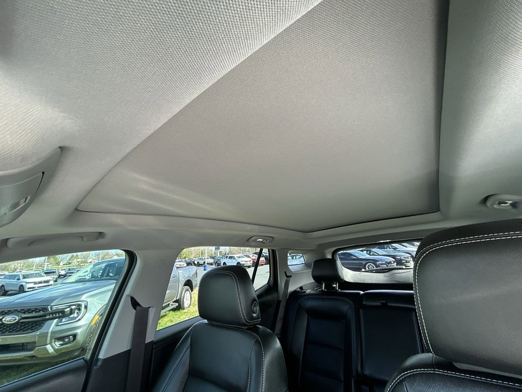 Used 2024 GMC Terrain SLT w/ Tech Package image 27