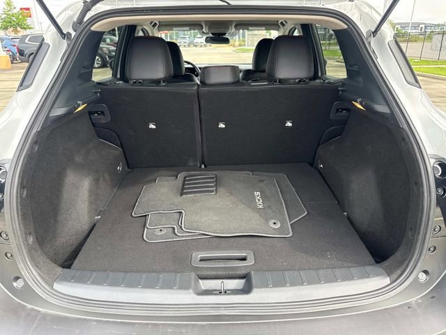 Used 2025 Nissan Kicks SR FWD image 12