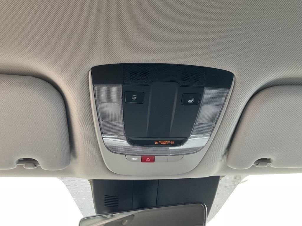 Certified 2025 Kia Sorento S image 23