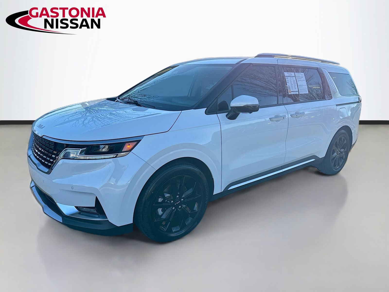 Used 2023 Kia Carnival SX image 3