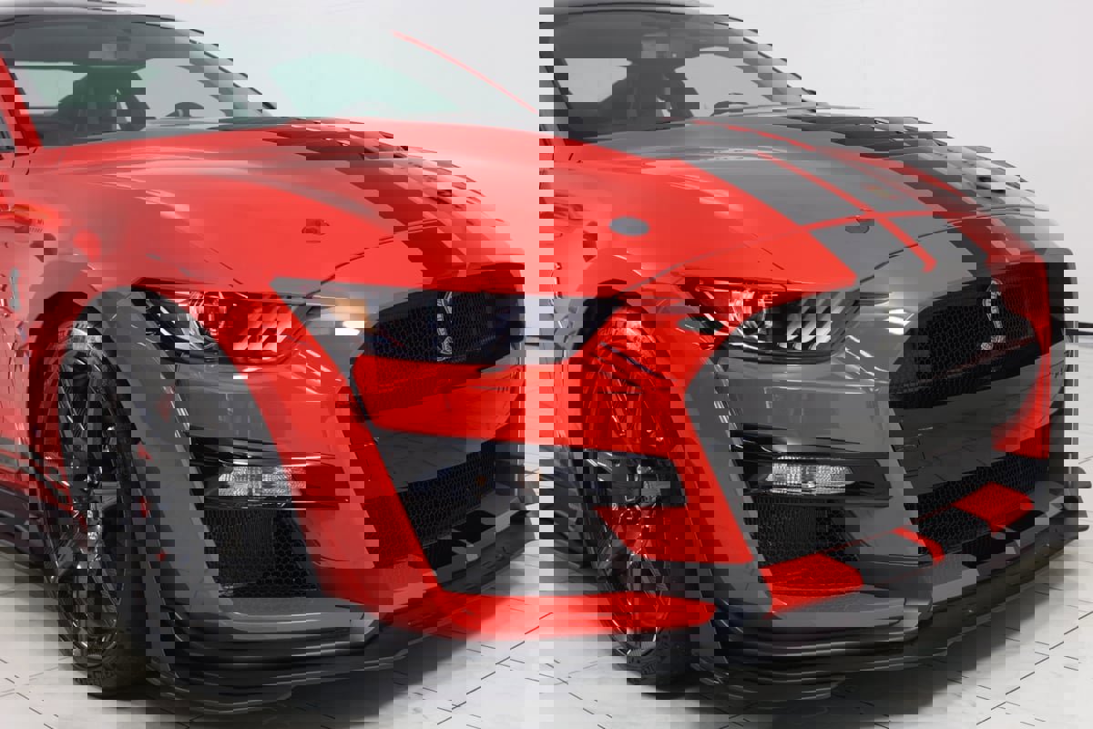 Used 2022 Ford Mustang Shelby GT500 w/ Carbon Fiber Track Pack image 38