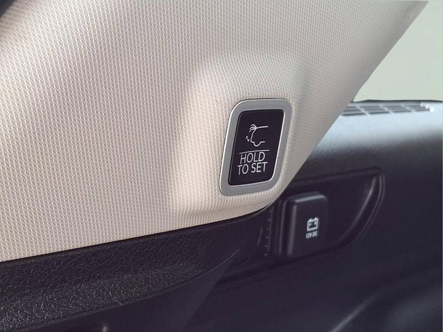 Used 2023 Jeep Grand Cherokee Limited w/ Luxury Tech Group II AWD/4WD image 6