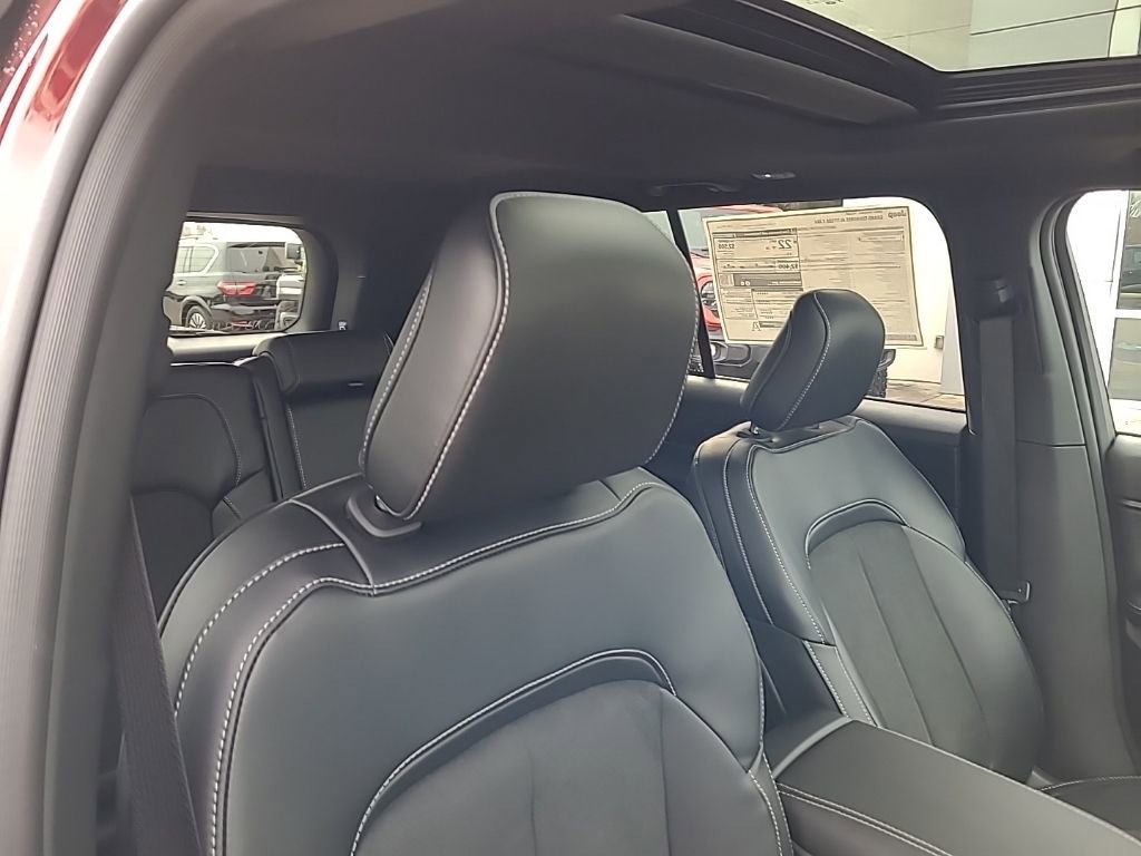 New 2025 Jeep Grand Cherokee Altitude AWD/4WD image 35