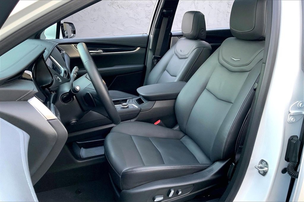 Used 2025 Cadillac XT5 Premium Luxury w/ LPO, Premium Carpet Package image 10