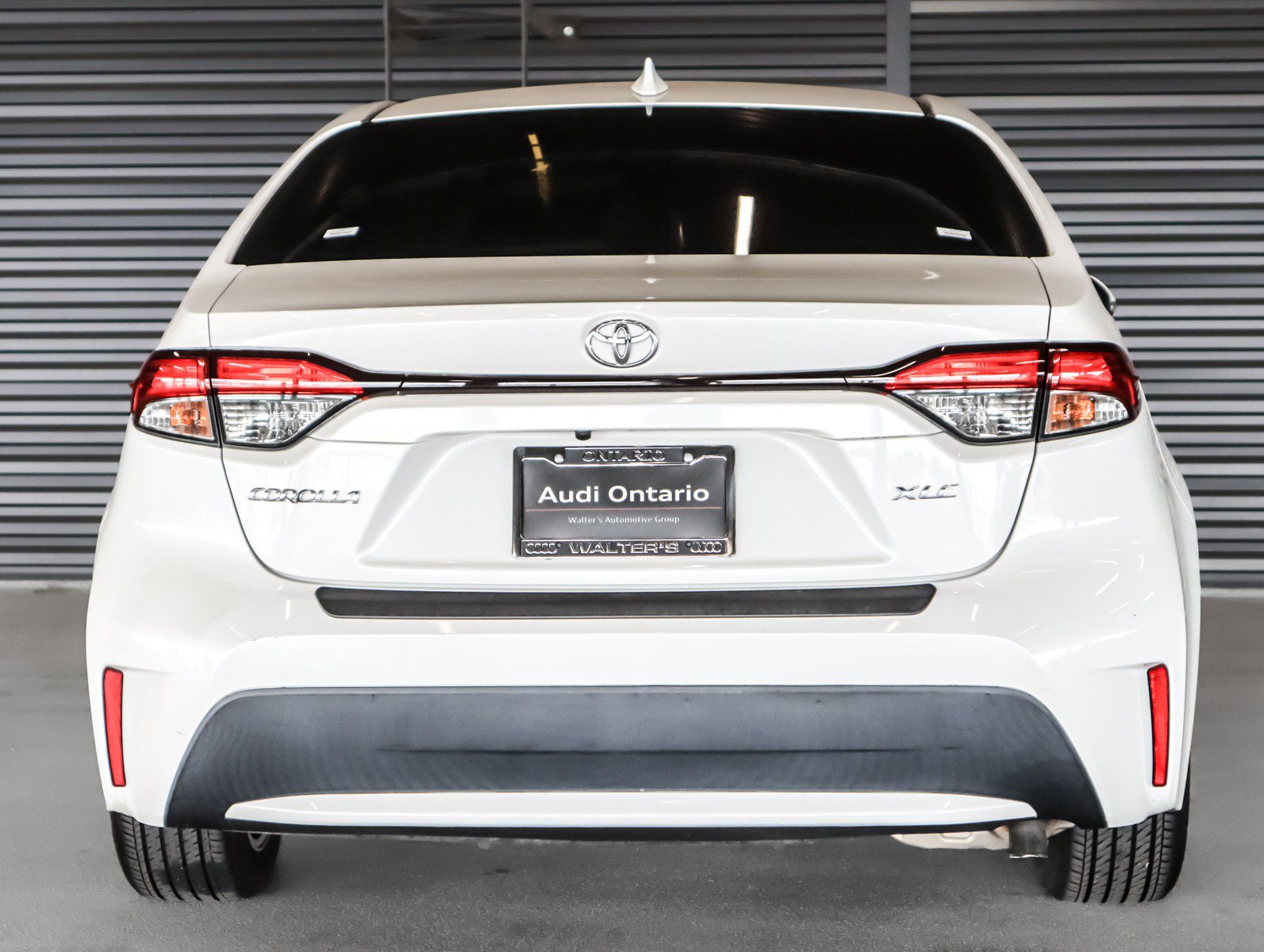 Used 2020 Toyota Corolla XLE w/ Carpet Mat Package (TMS) FWD image 16