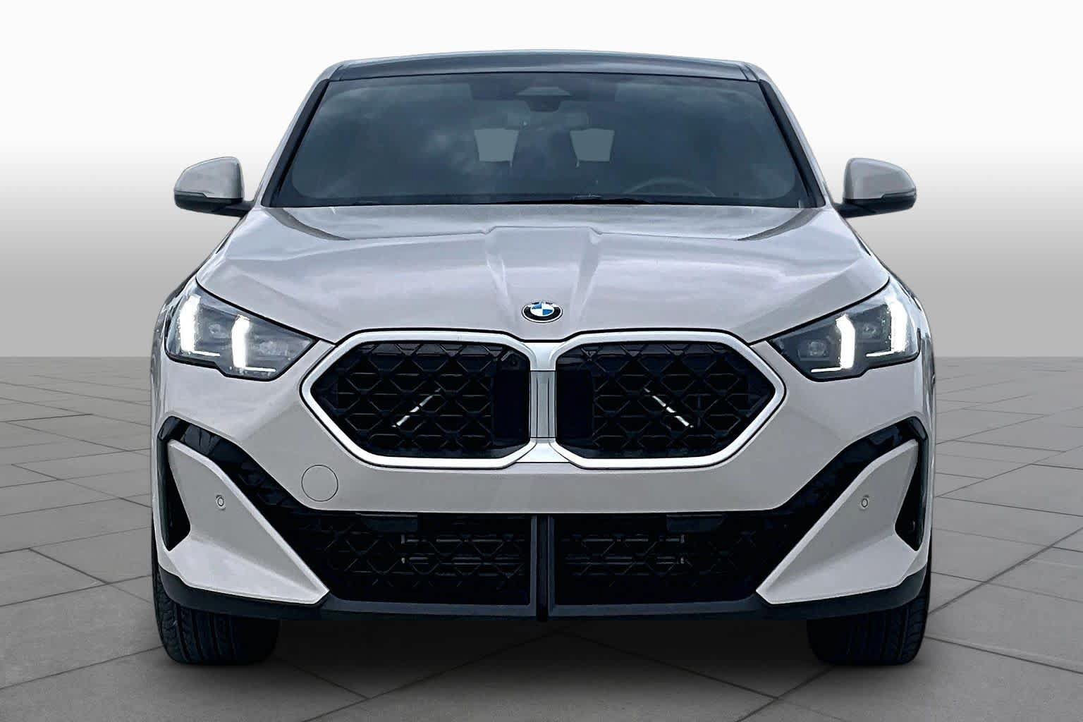 Used 2026 BMW X2 xDrive28i AWD/4WD image 3