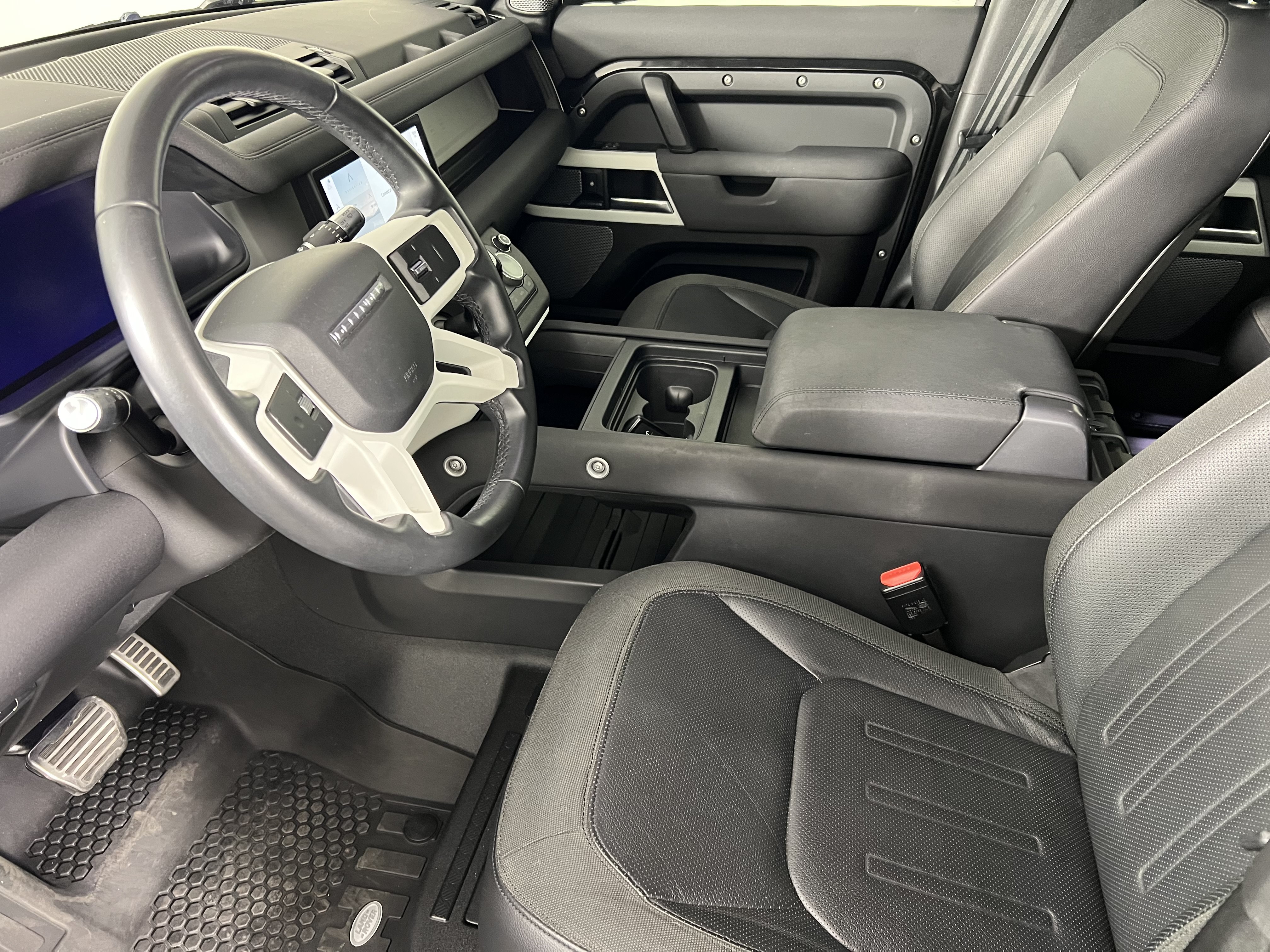 Used 2020 Land Rover Defender 110 SE AWD/4WD image 4