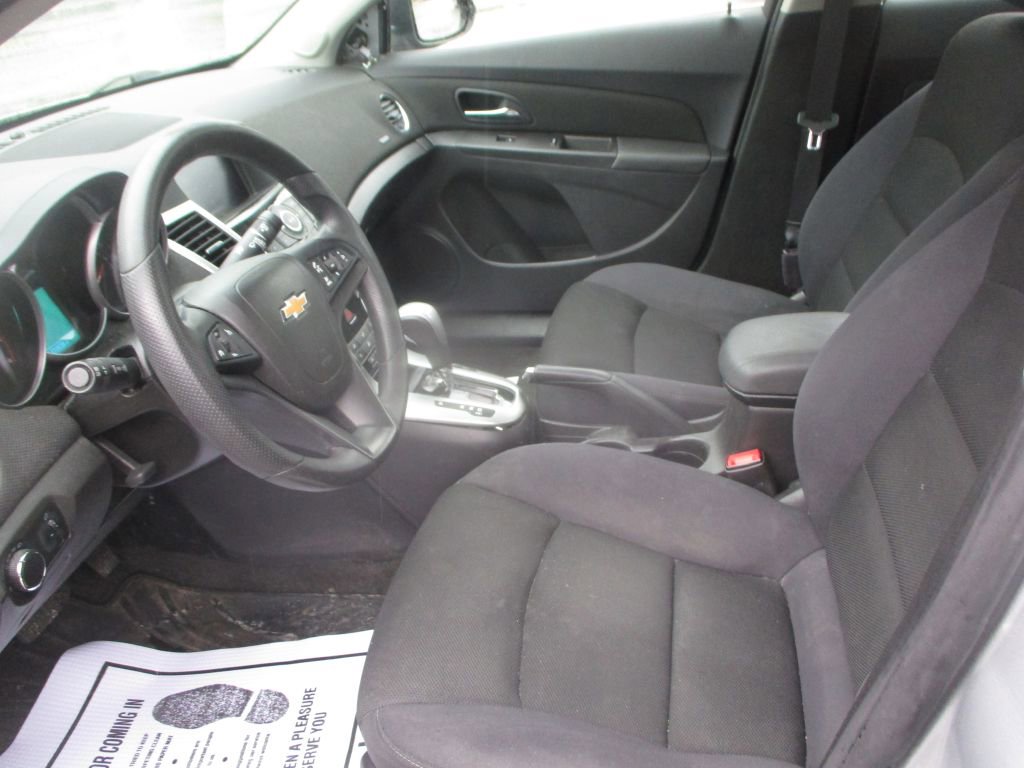Used 2015 Chevrolet Cruze LT image 12