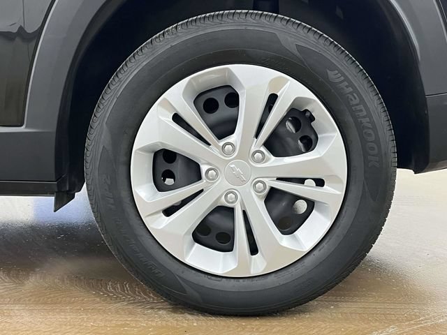 Used 2025 Chevrolet Trax LS FWD image 13