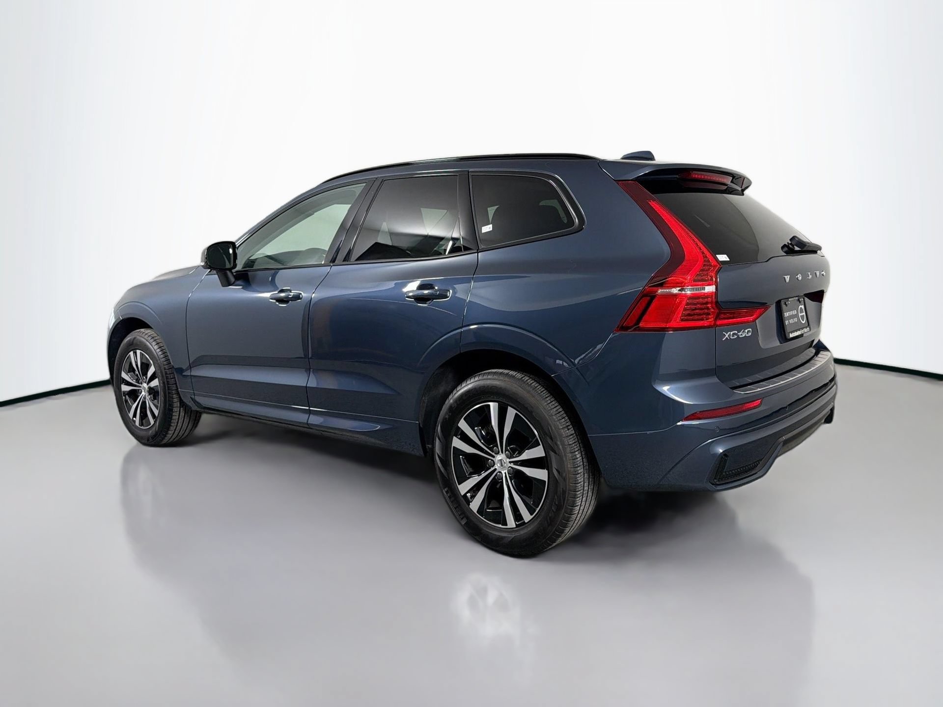 Certified 2025 Volvo XC60 B5 Core AWD/4WD image 8