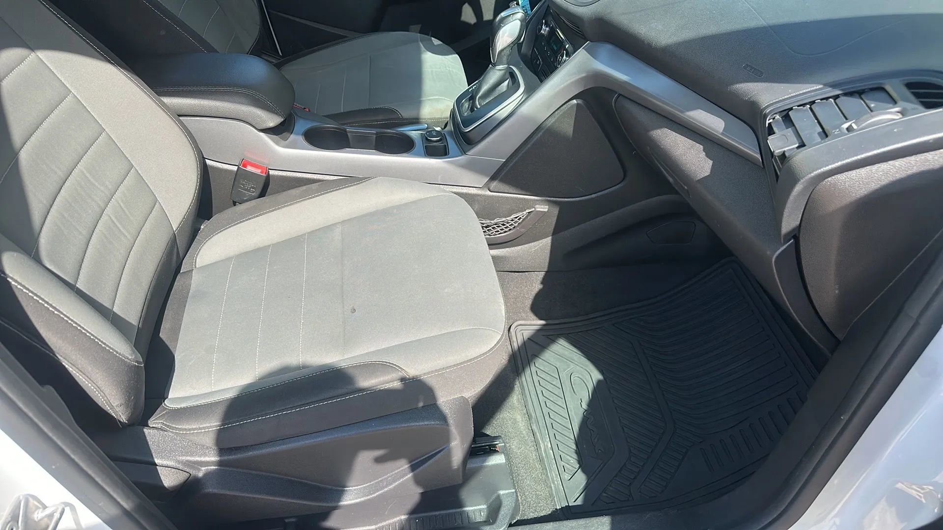 Used 2015 Ford C-MAX SE w/ Interior Protection Package image 17