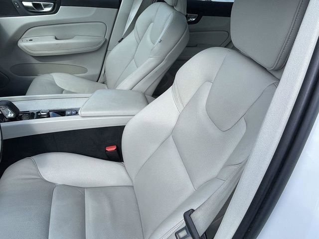 Used 2023 Volvo XC60 B5 Core AWD/4WD image 9