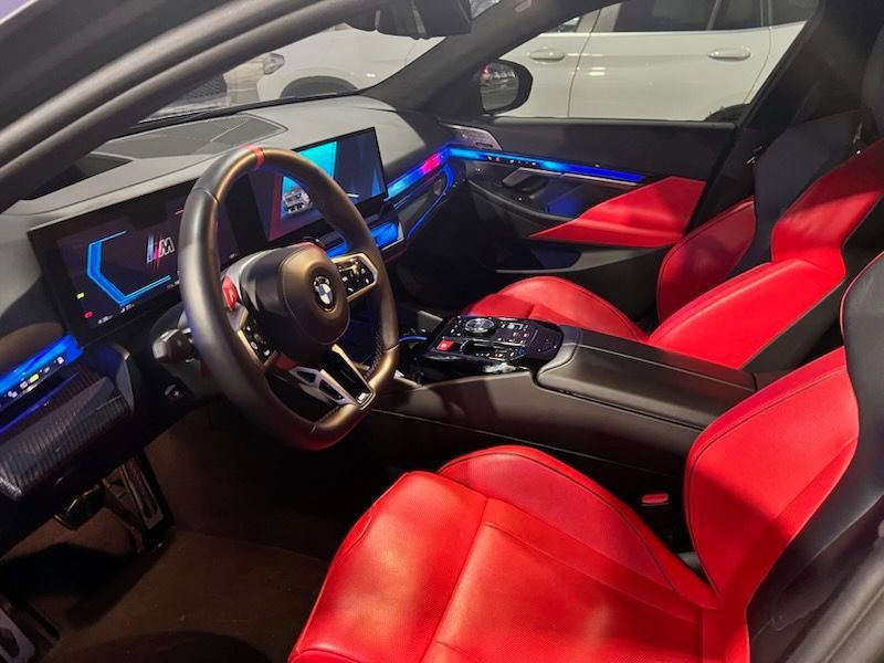 Used 2025 BMW M5 w/ Carbon Package image 2