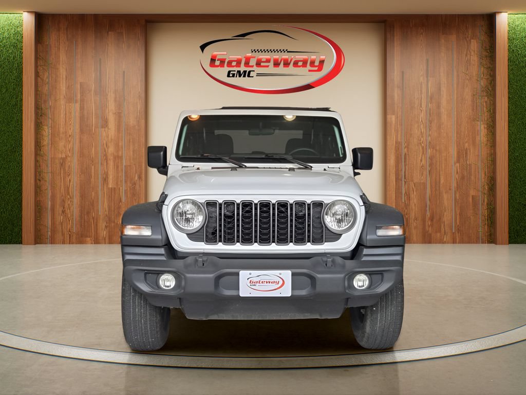 Used 2025 Jeep Wrangler Sport AWD/4WD image 2
