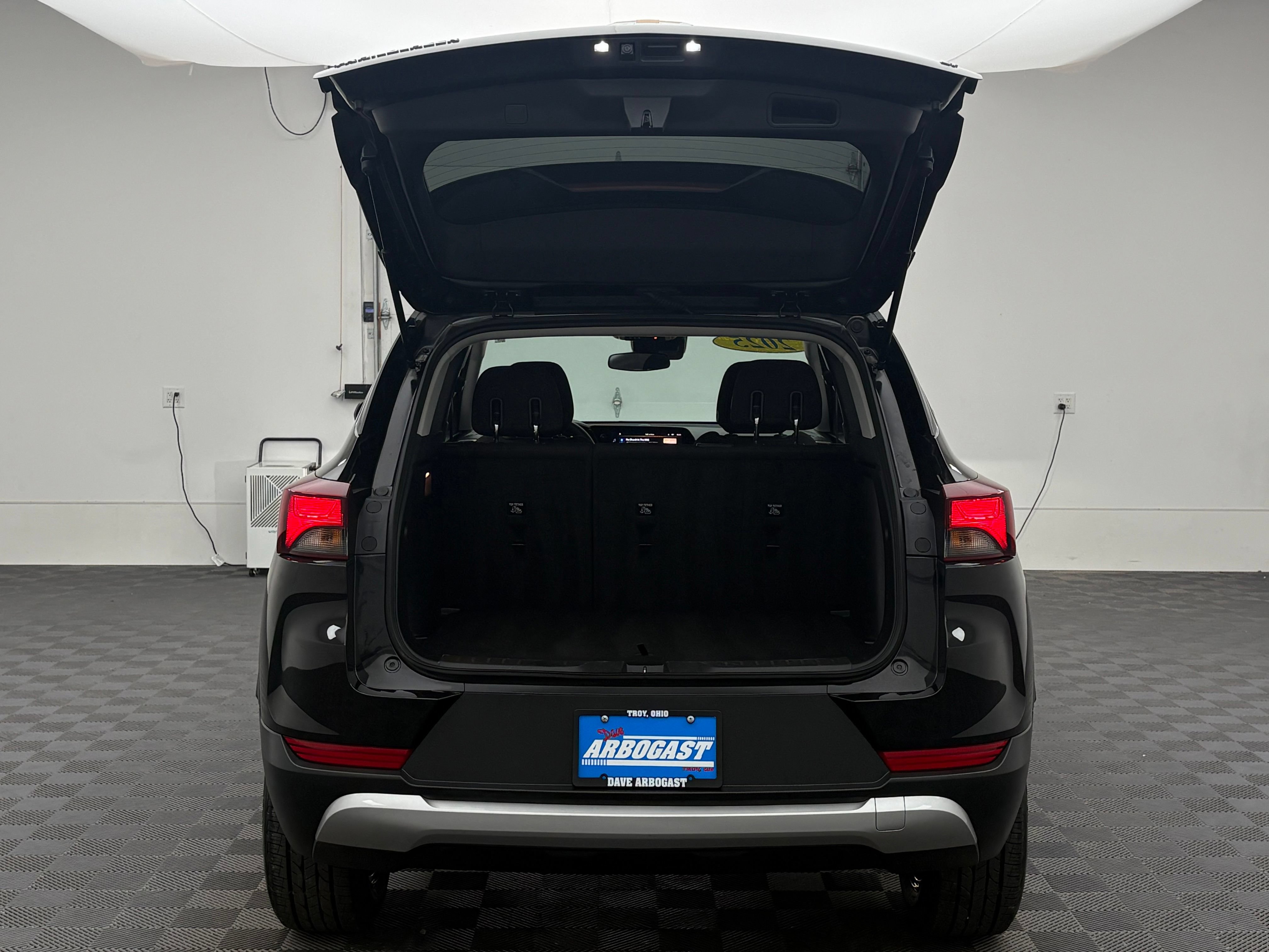 Used 2025 Chevrolet TrailBlazer LT FWD image 8