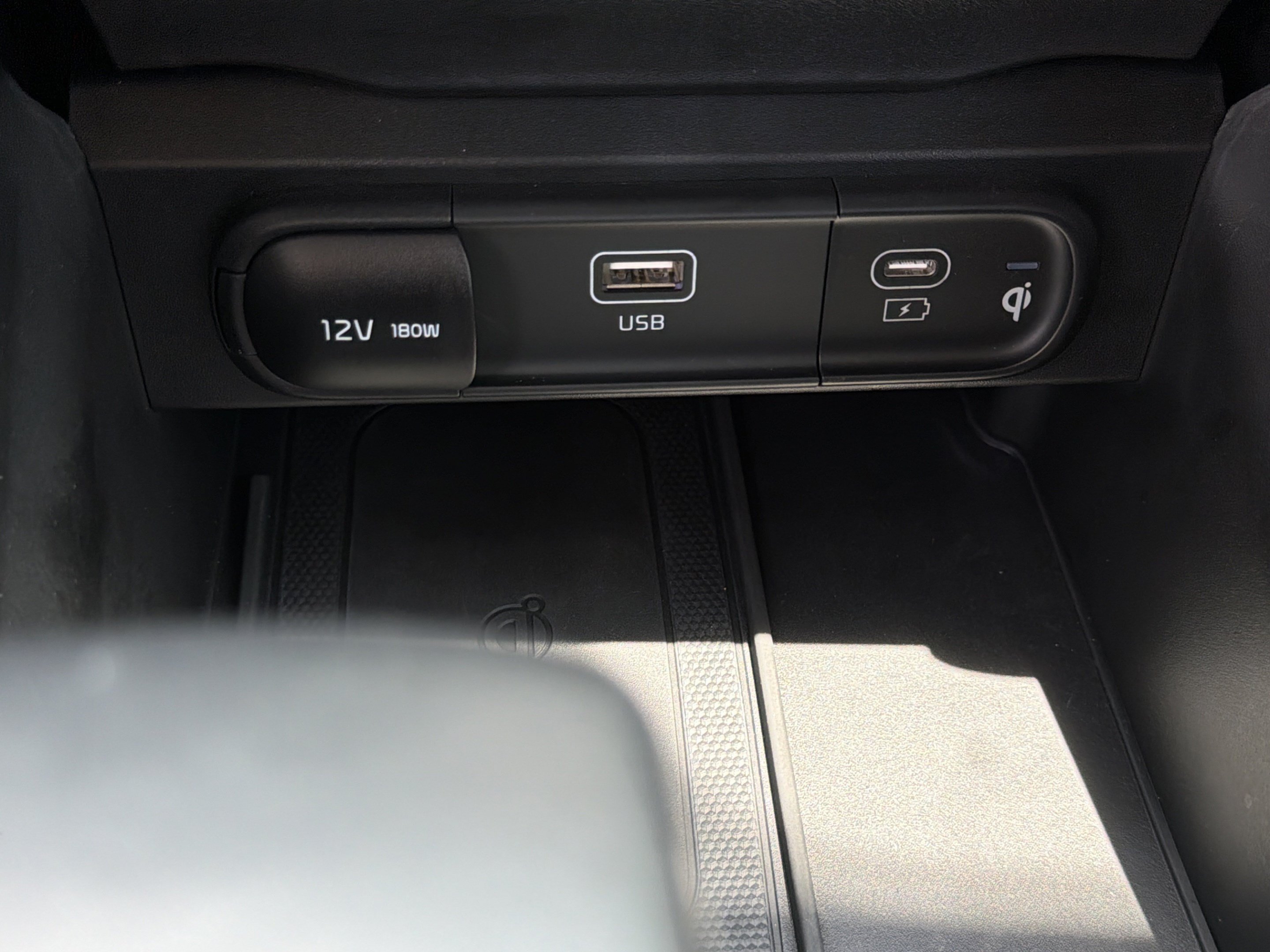 Used 2025 Kia Telluride SX w/ SX Captain's Chair Package FWD image 20