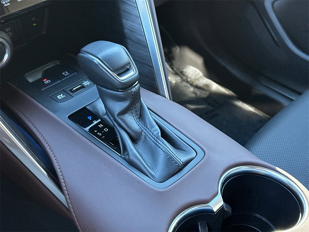 Used 2024 Toyota Venza Limited image 29