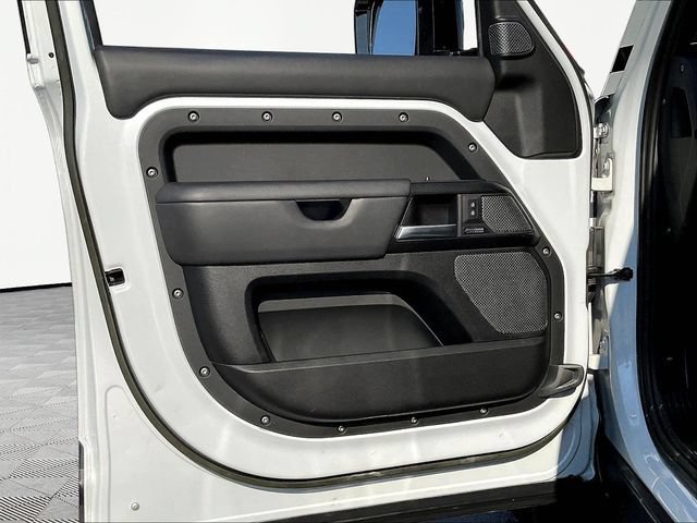 Used 2023 Land Rover Defender 110 V8 AWD/4WD image 22
