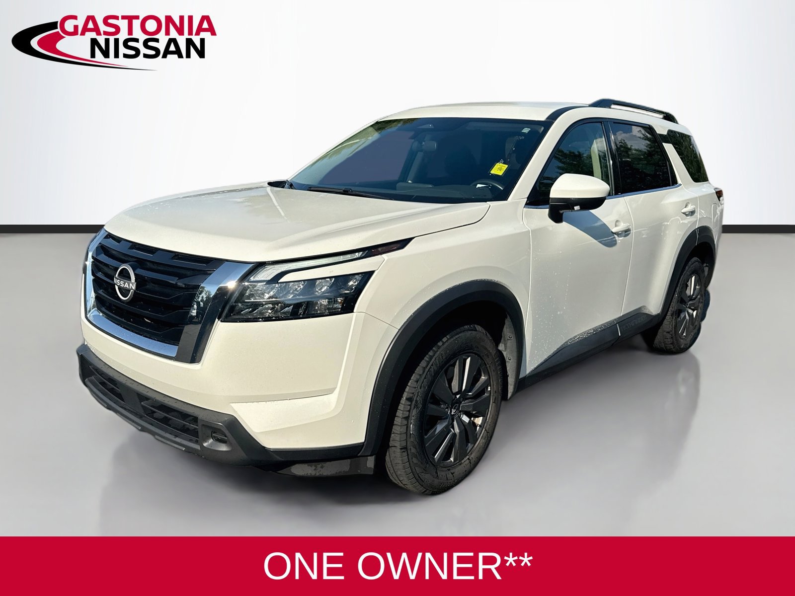 Used 2025 Nissan Pathfinder SV FWD image 3