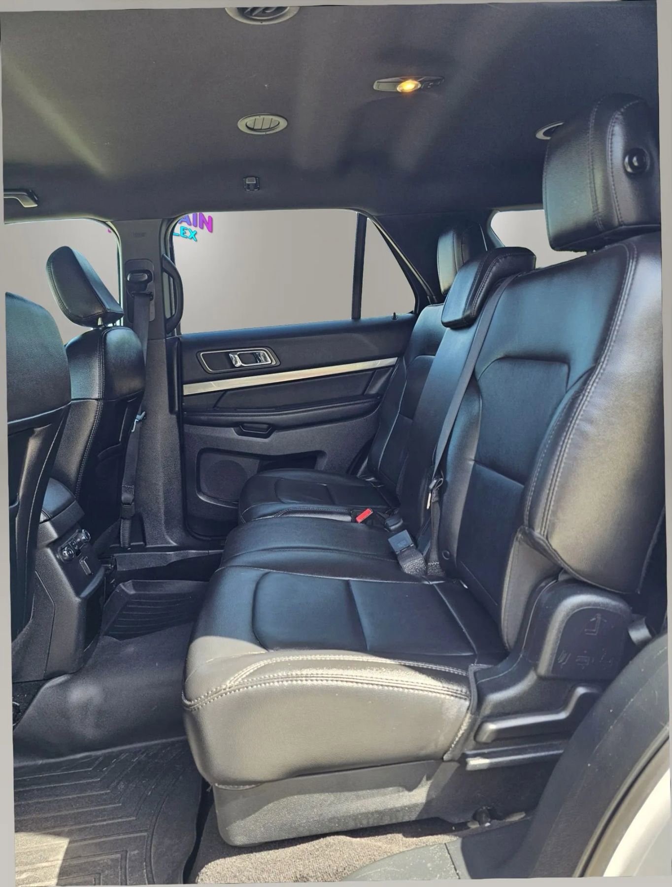 Used 2018 Ford Explorer XLT w/ Equipment Group 202A AWD/4WD image 15