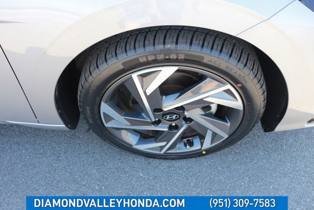 Used 2025 Hyundai Elantra Limited image 30