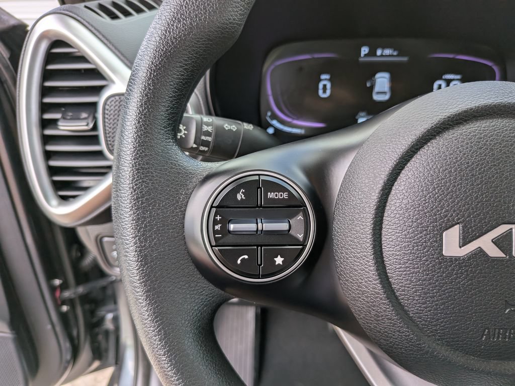 Certified 2025 Kia Soul LX w/ LX Technology Package FWD image 29
