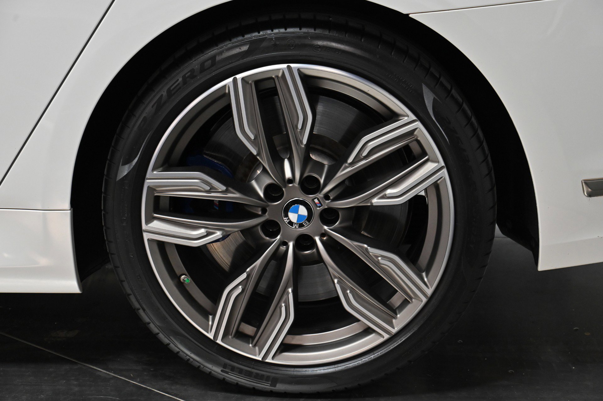 Used 2022 BMW M760i xDrive w/ Luxury Rear Seating Package image 57