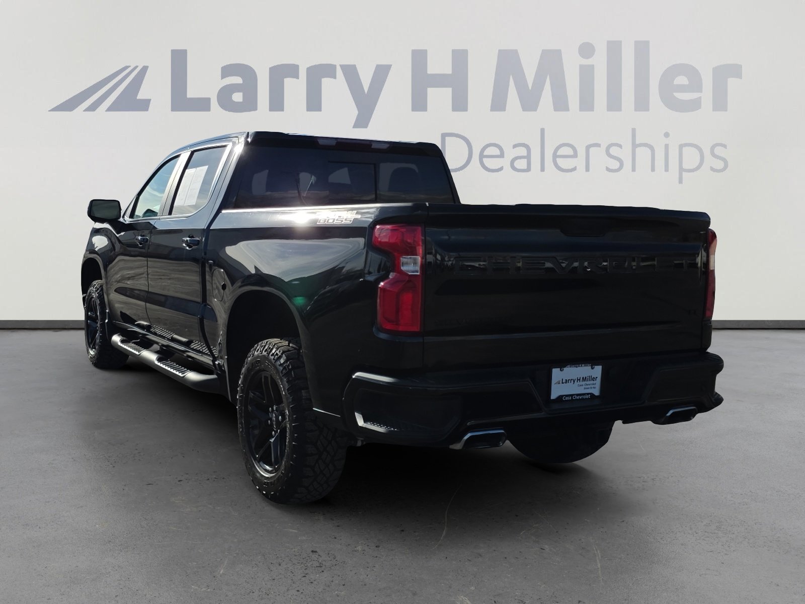 Used 2023 Chevrolet Silverado 1500 LT Trail Boss w/ LT Trail Boss Premium Package image 3