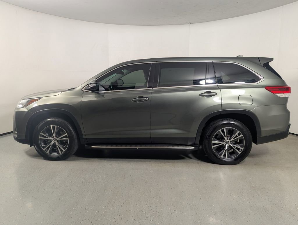 Used 2019 Toyota Highlander Plus FWD image 4