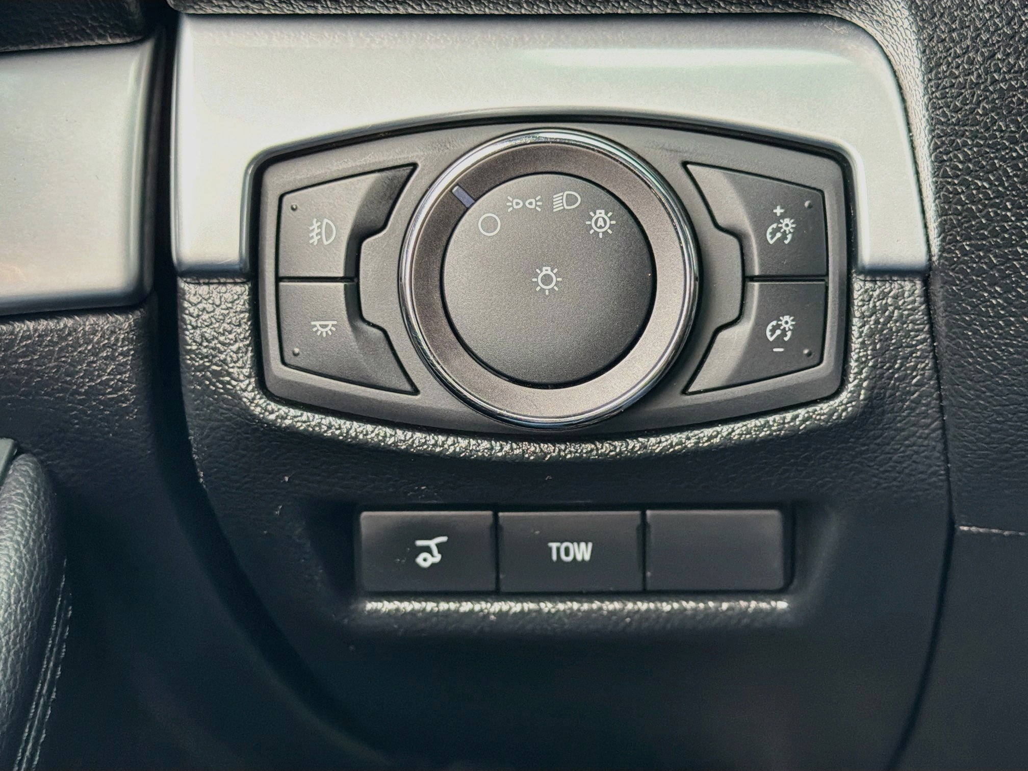 Used 2018 Ford Explorer Sport w/ Equipment Group 401A AWD/4WD image 17
