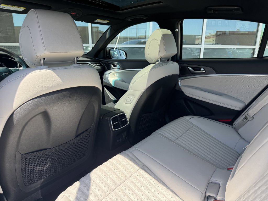 Used 2025 Genesis G70 2.5T w/ Sport Prestige Package image 40