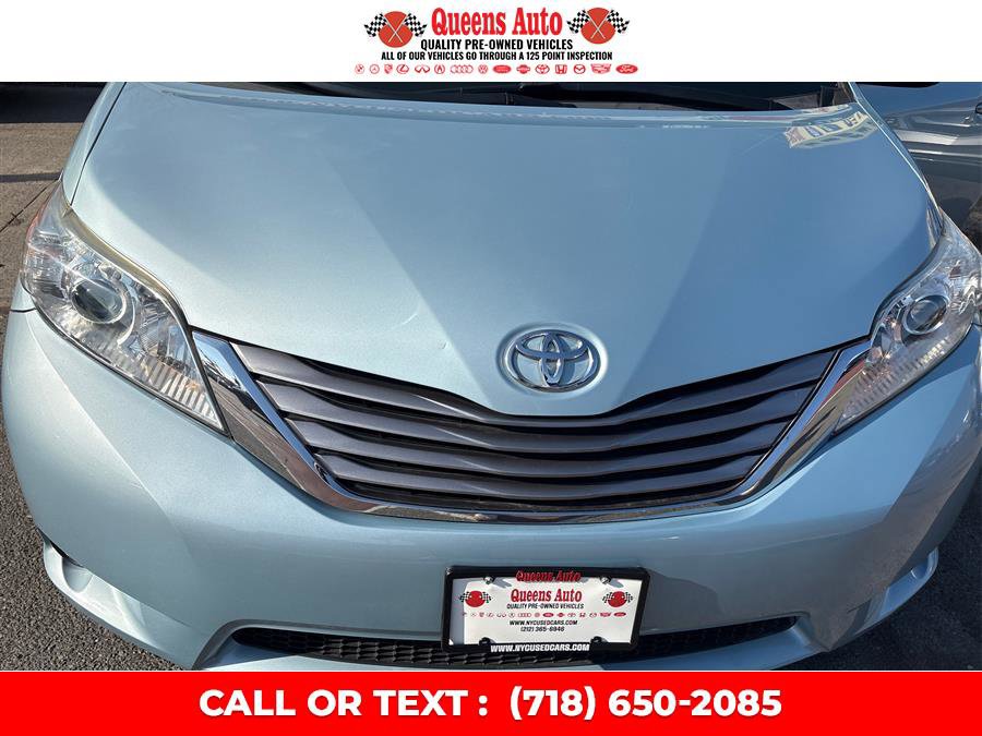 Used 2017 Toyota Sienna XLE image 28