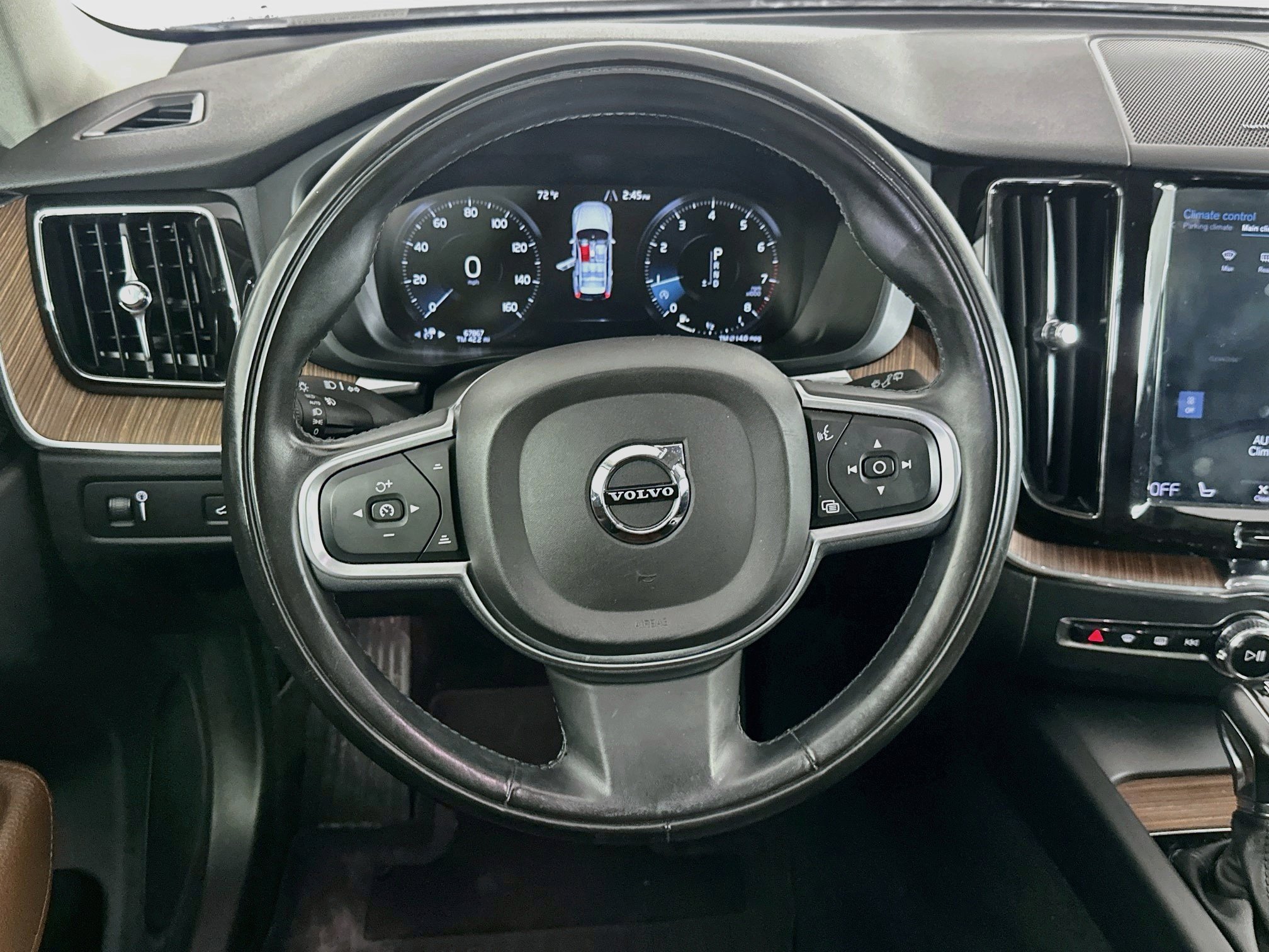 Used 2019 Volvo XC60 T5 Momentum w/ Multimedia Package FWD image 18