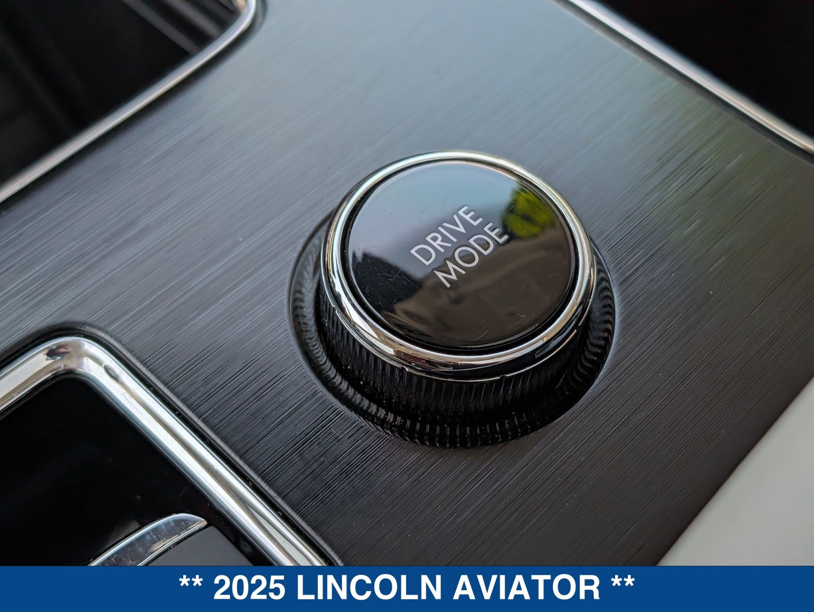 Used 2025 Lincoln Aviator AWD w/ Equipment Group 101A image 35