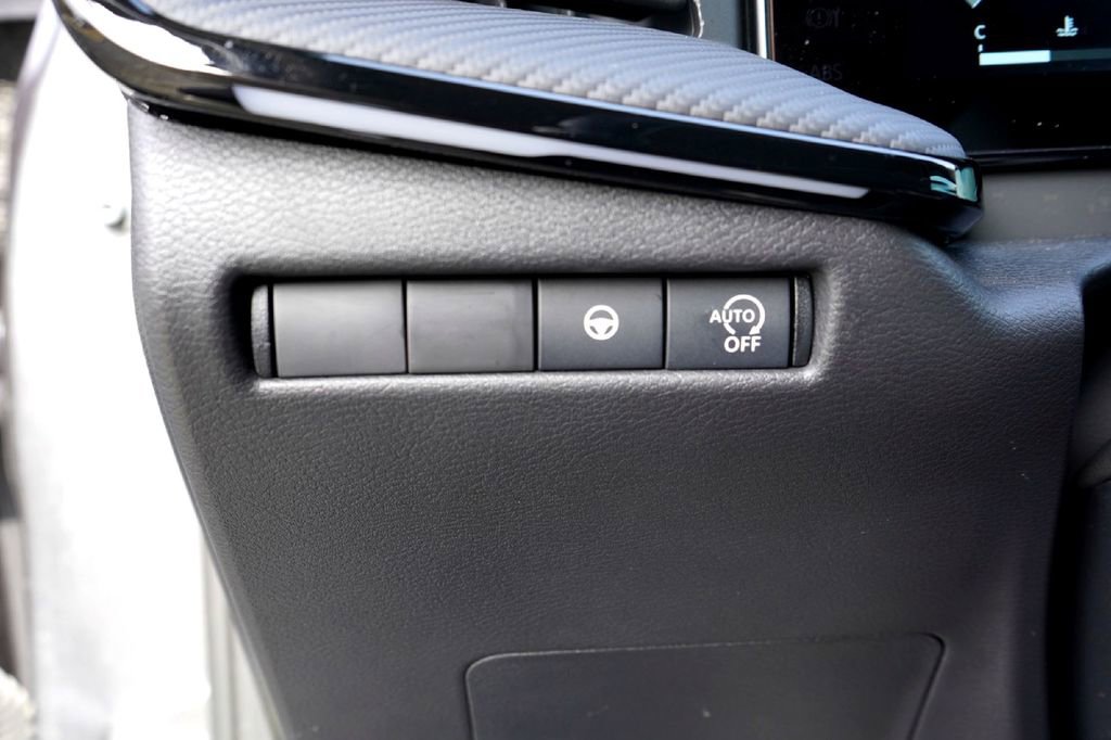 Used 2025 Nissan Kicks SR image 20