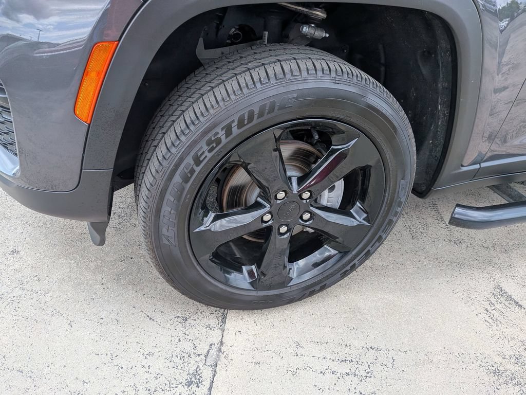 Used 2024 Jeep Grand Cherokee Altitude AWD/4WD image 7