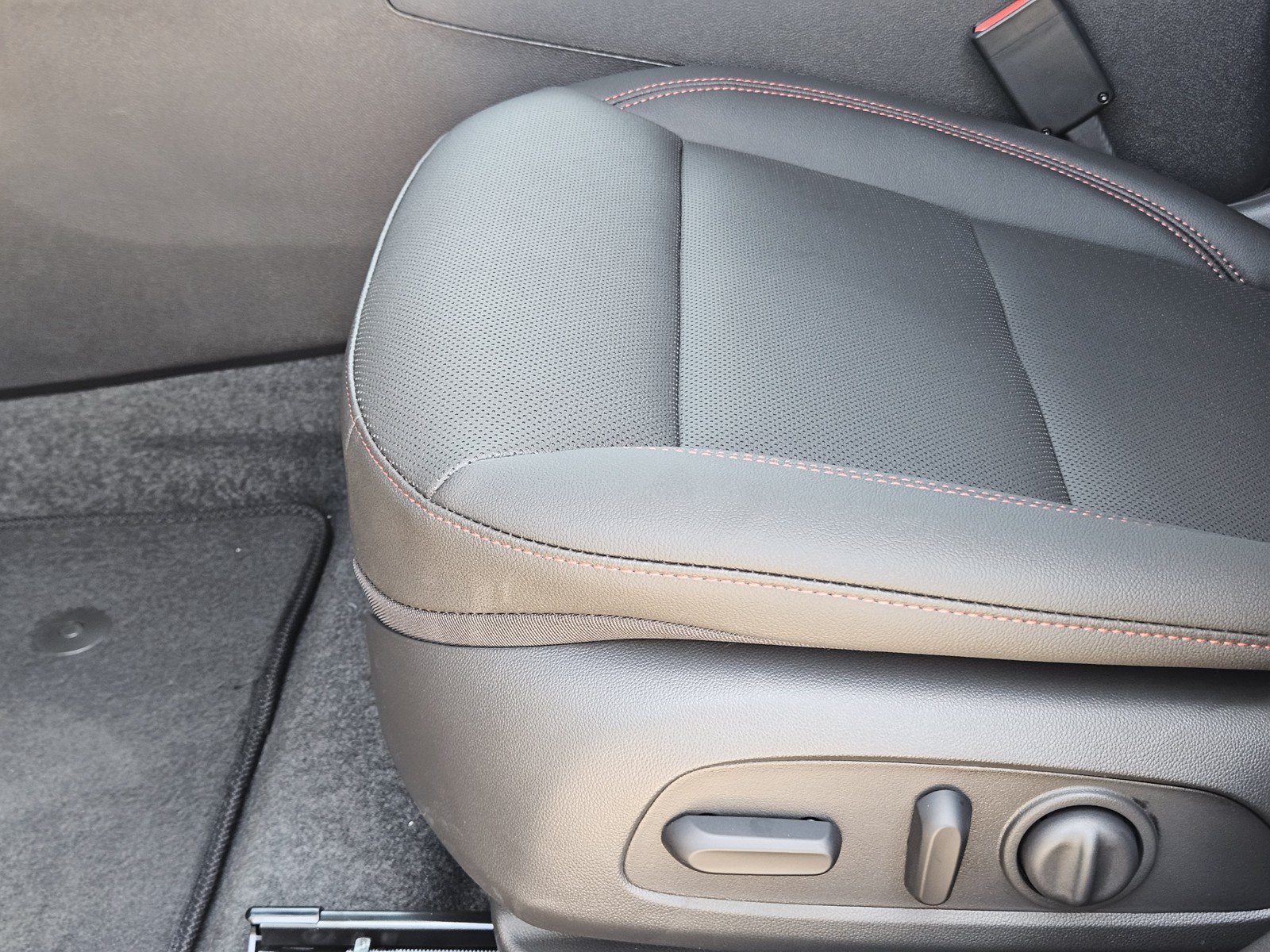 New 2026 Chevrolet Trax RS w/ Sunroof Package FWD image 17