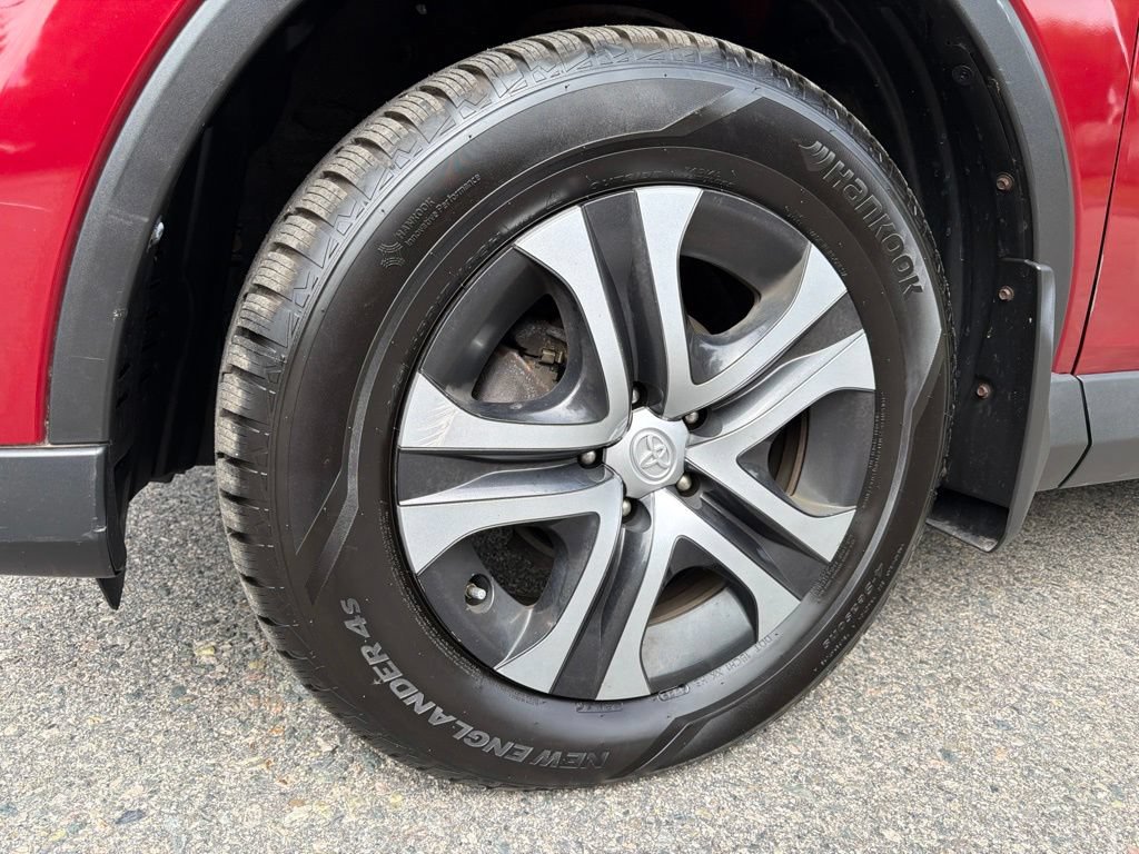 Used 2018 Toyota RAV4 LE AWD/4WD image 12
