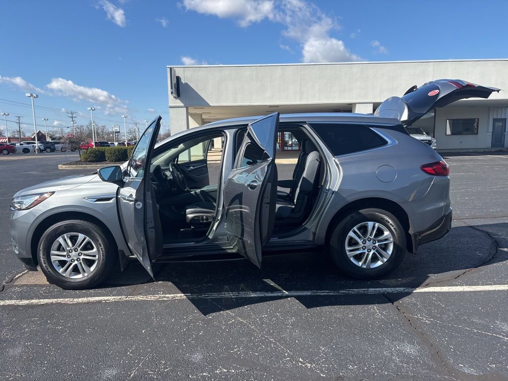 Used 2019 Buick Enclave Essence image 18