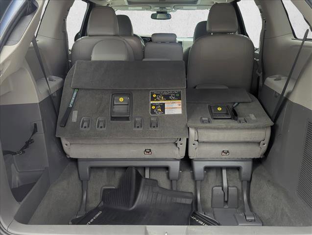 Certified 2019 Toyota Sienna XLE FWD image 24