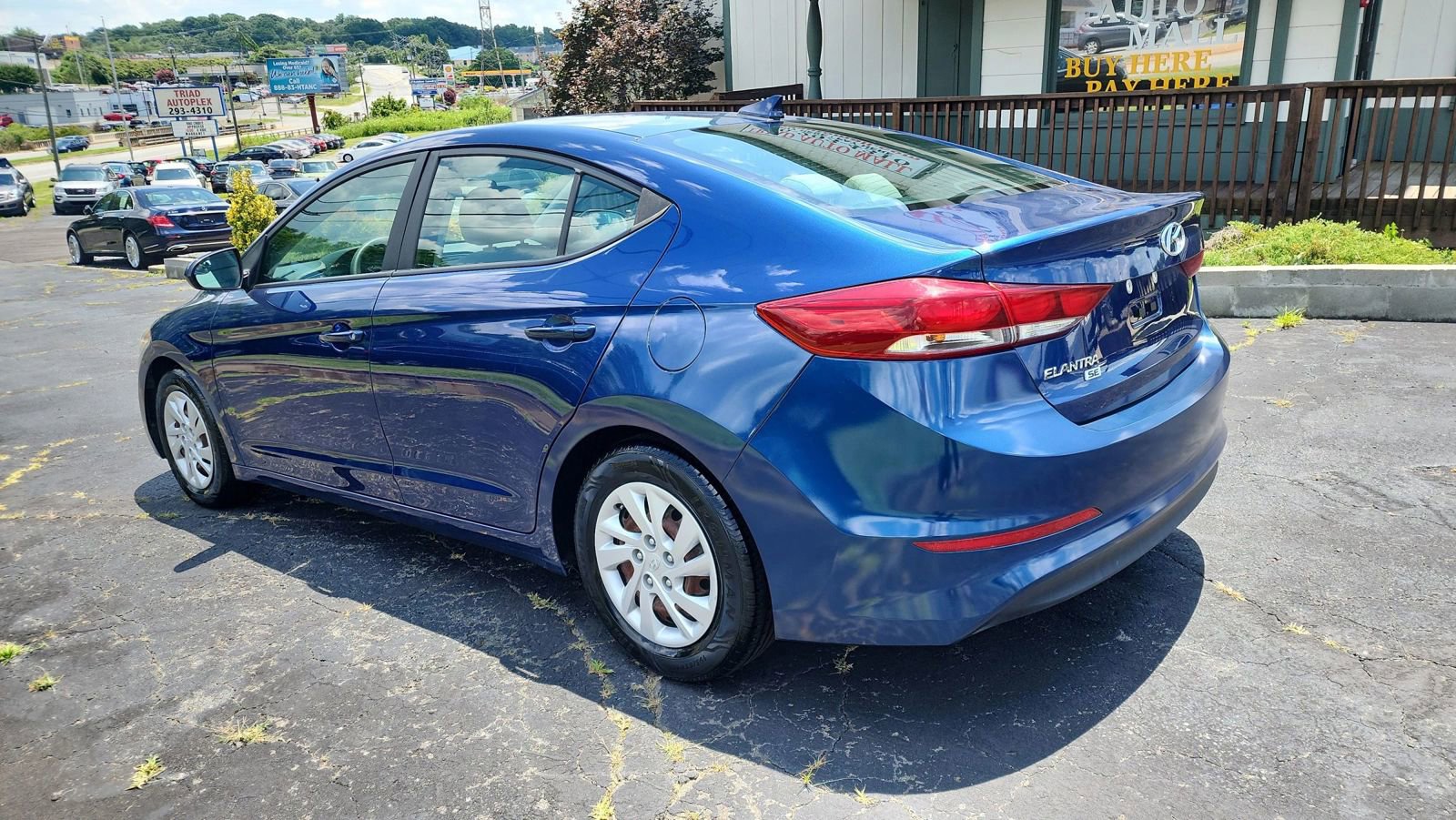 Used 2017 Hyundai Elantra SE image 7